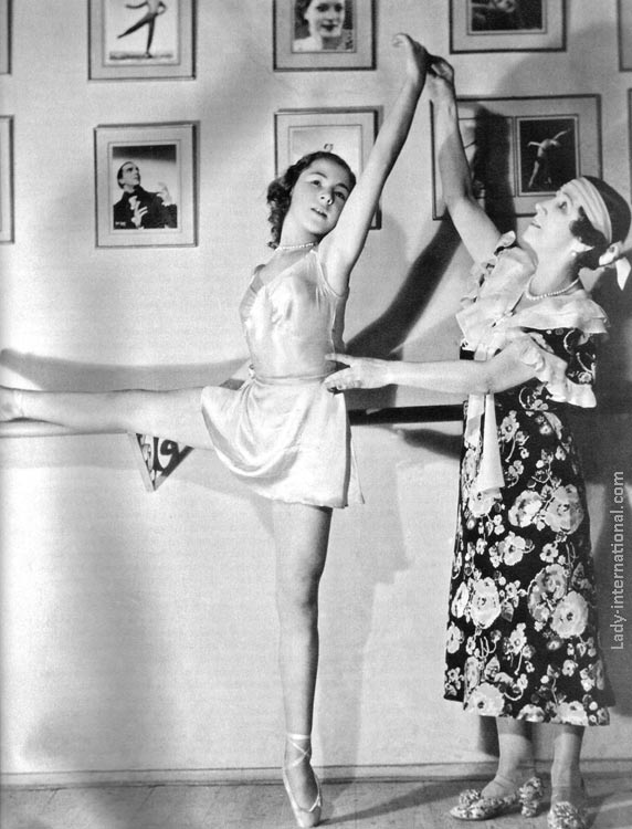 Матильда в своей балетной школе. Париж. 1925 год.